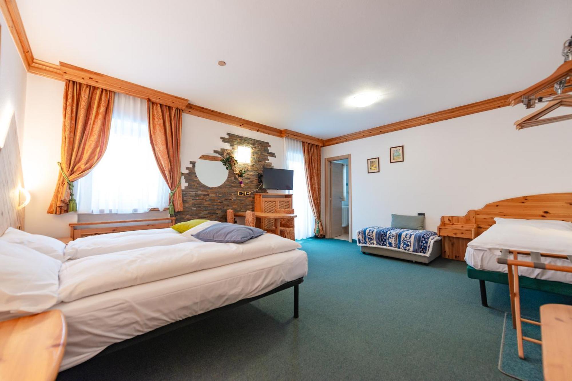 Hotel Ciamol Campitello di Fassa Exterior photo