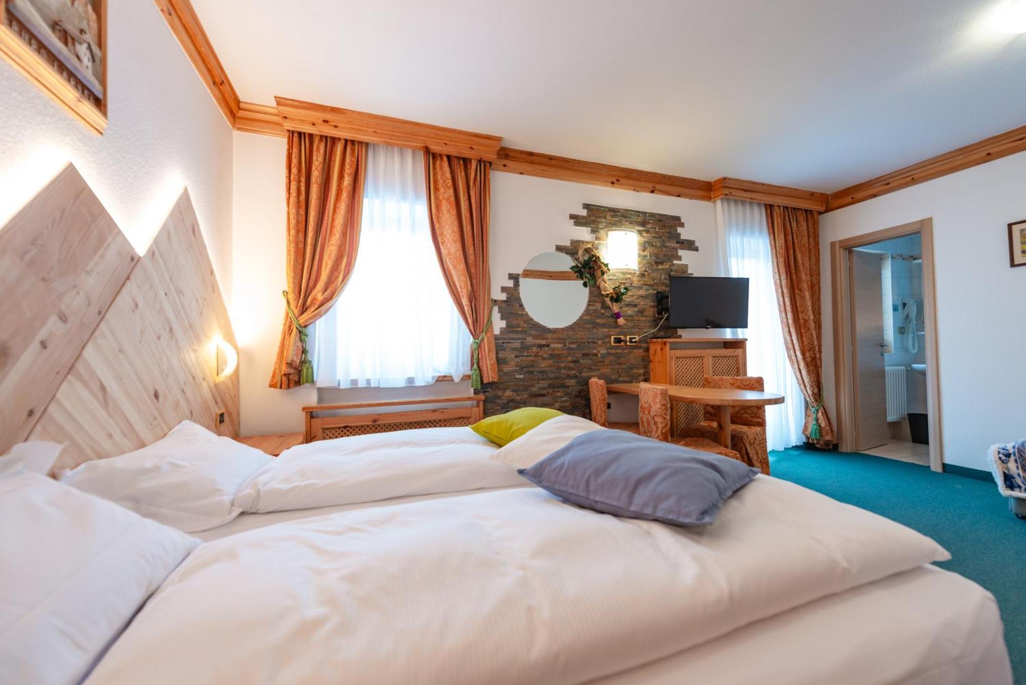 Hotel Ciamol Campitello di Fassa Exterior photo