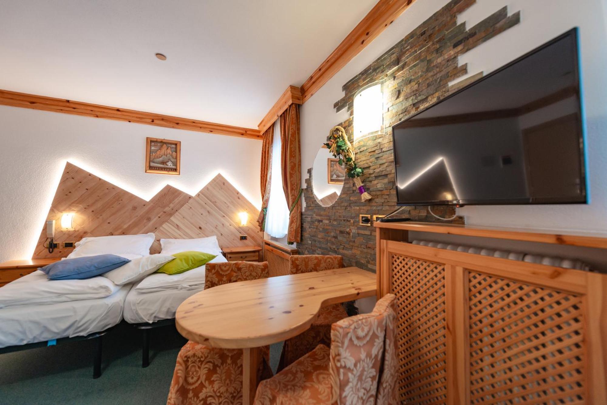 Hotel Ciamol Campitello di Fassa Exterior photo